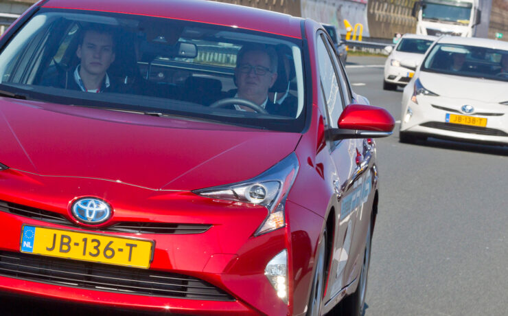 Semi-zelfrijdende Toyota Prius in Nationale Platooningtest A2