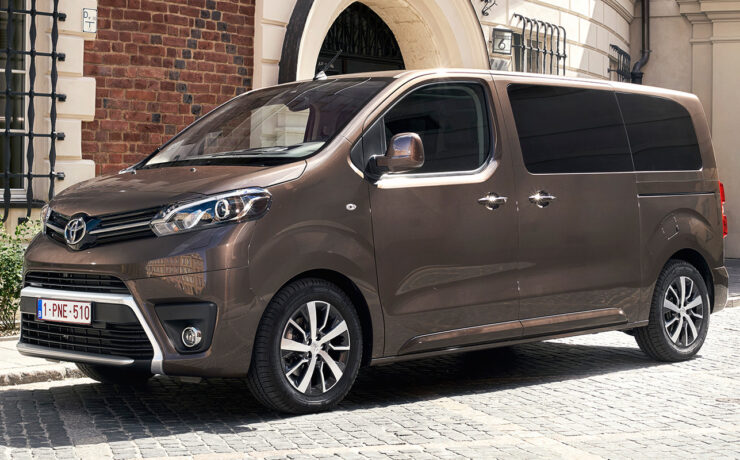 Toyota PROACE SHUTTLE en PROACE VERSO: van functioneel personenvervoer tot VIP-vervoer