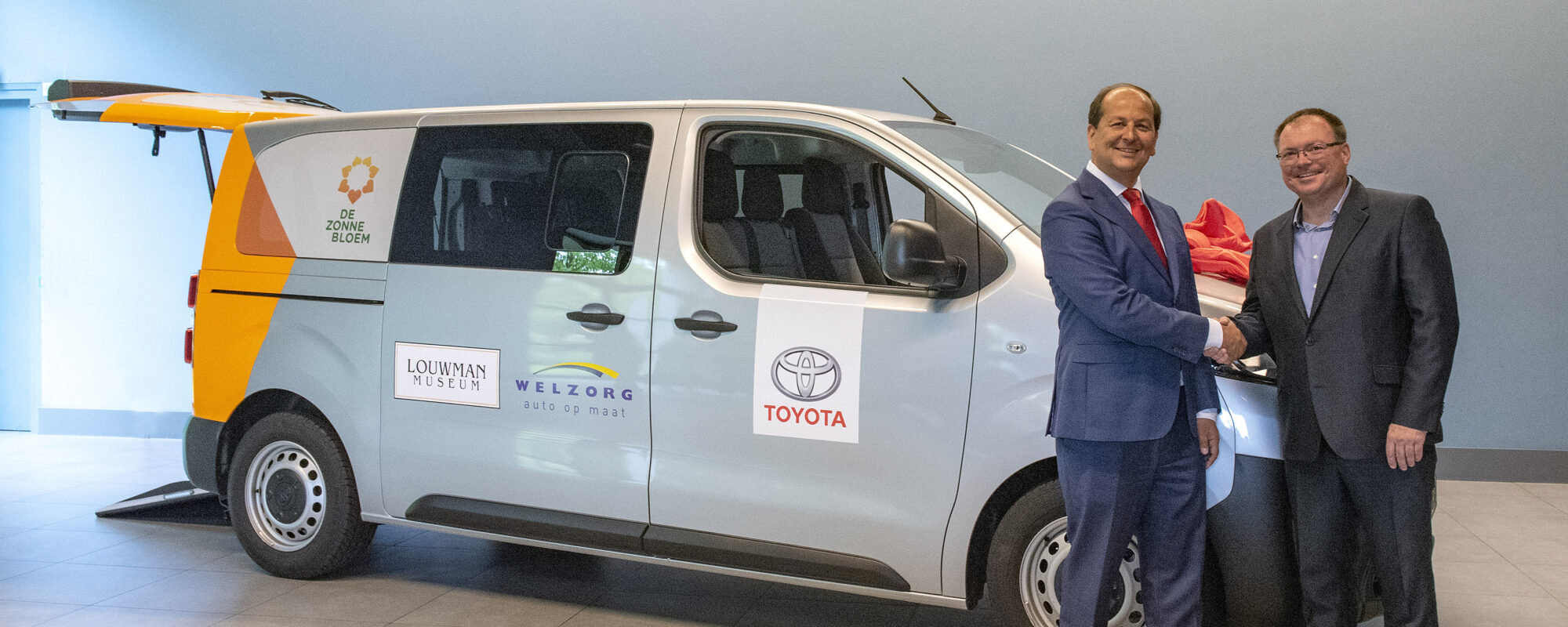 Toyota levert 50ste Zonnebloemauto