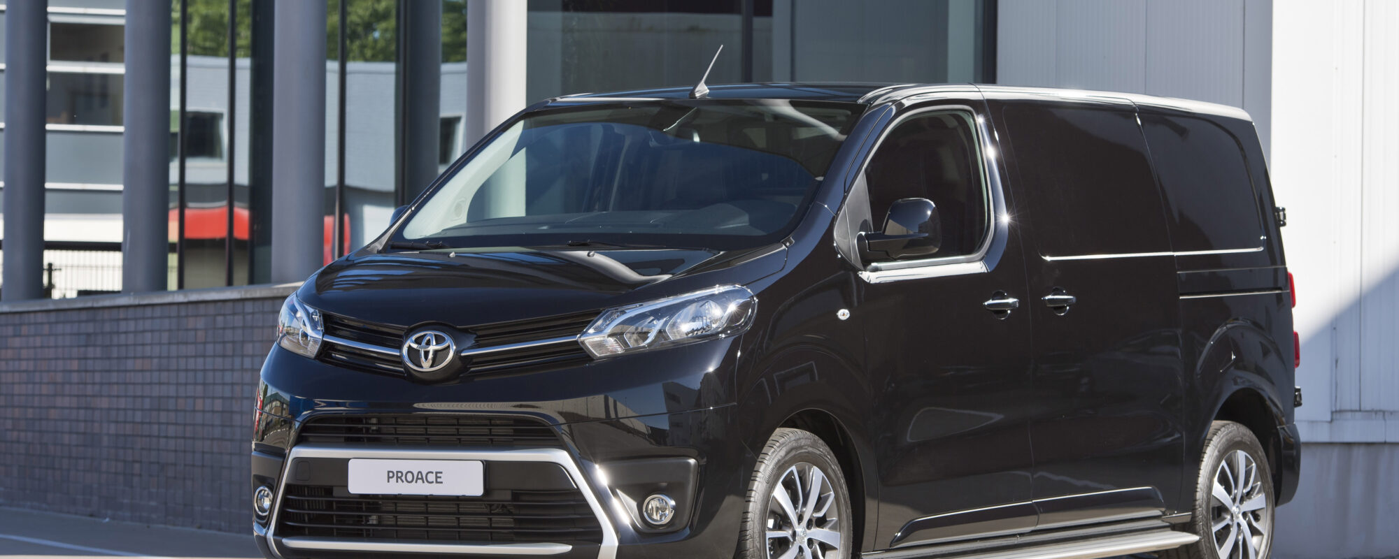 Toyota lanceert Toyota Professional, inclusief elektrificatie PROACE bedrijfswagens
