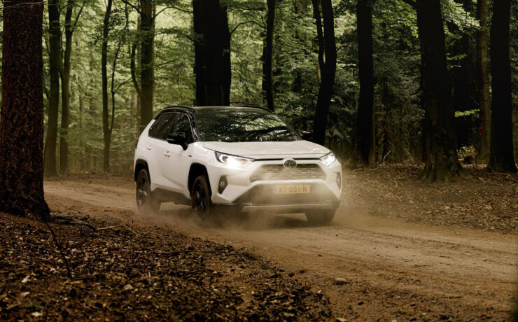 Toyota hybridemodellen besparen in 10 jaar in Nederland ruim 400 miljoen liter brandstof