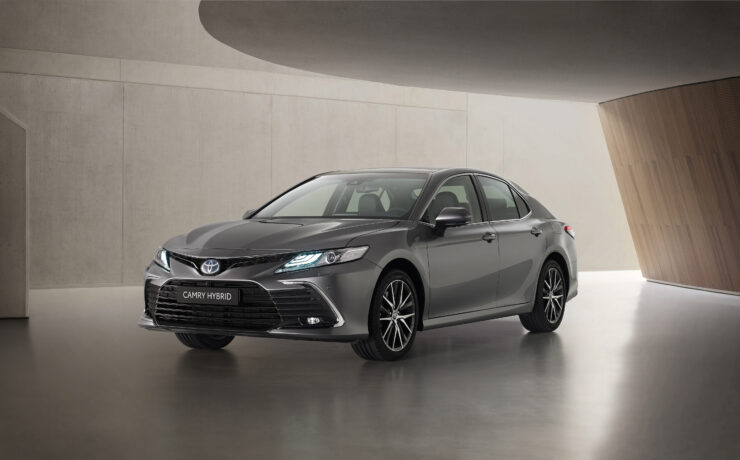 Toyota Camry Hybrid vernieuwd: krachtiger design en verbeterde veiligheidstechnologie