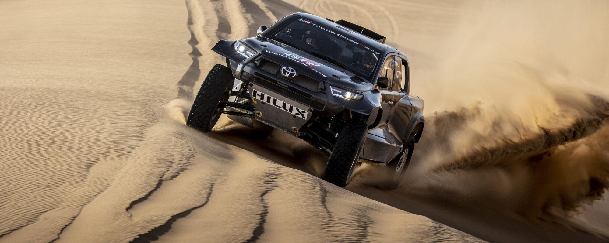 Toyota GAZOO Racing met vier Toyota’s Hilux aan de start van de Dakar Rally