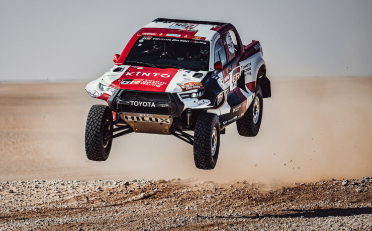 Toyota Hilux halverwege Dakar Rally aan kop in autoklassement