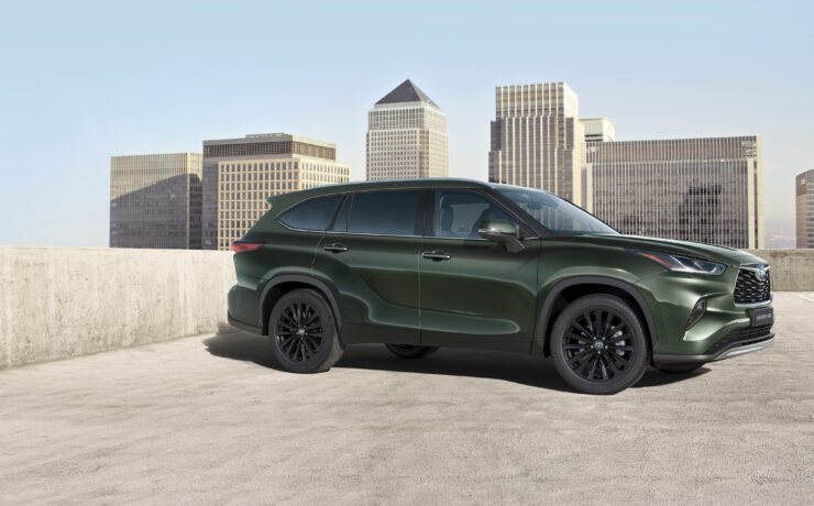 Toyota Highlander bijgepunt voor modeljaar 2023: nieuw infotainment, groot digitaal instrumentarium en verbeterde connectiviteit