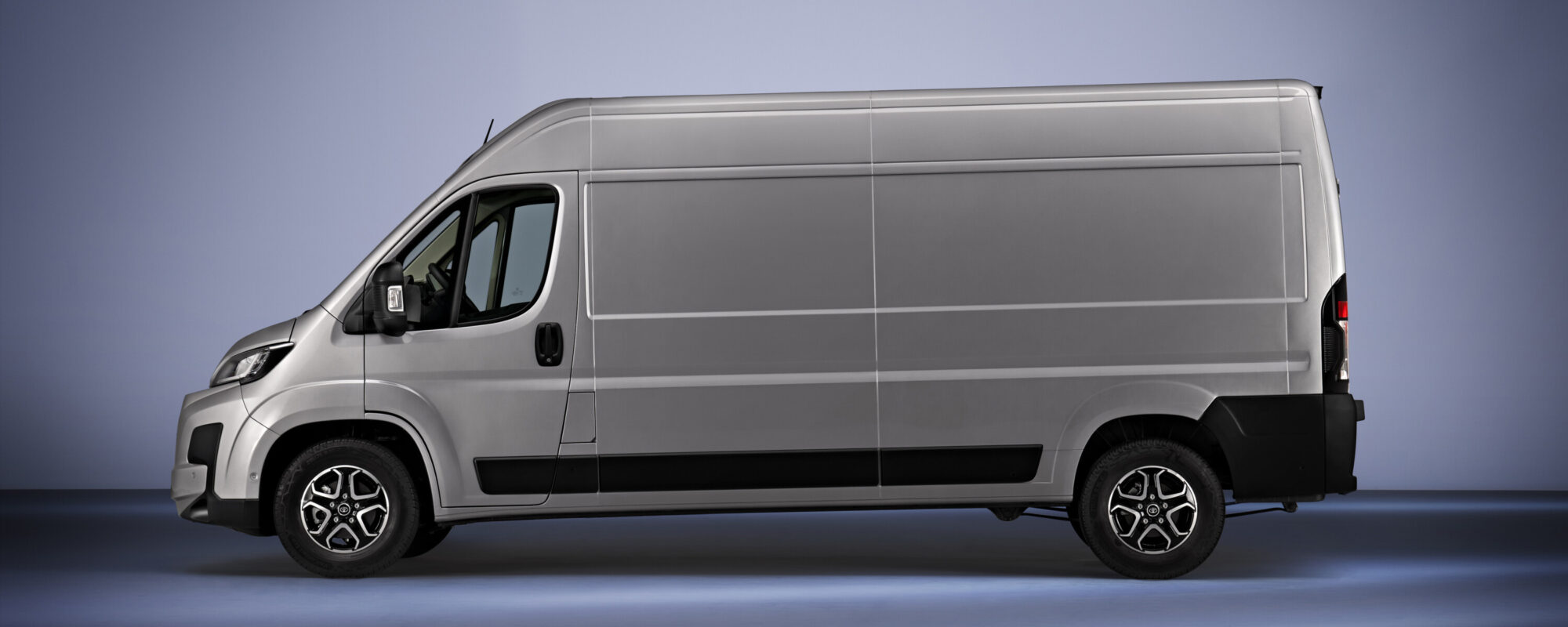Geheel nieuwe batterij-elektrische Toyota PROACE MAX biedt ondernemers ruimte, laadvermogen en tot 420 km rijbereik