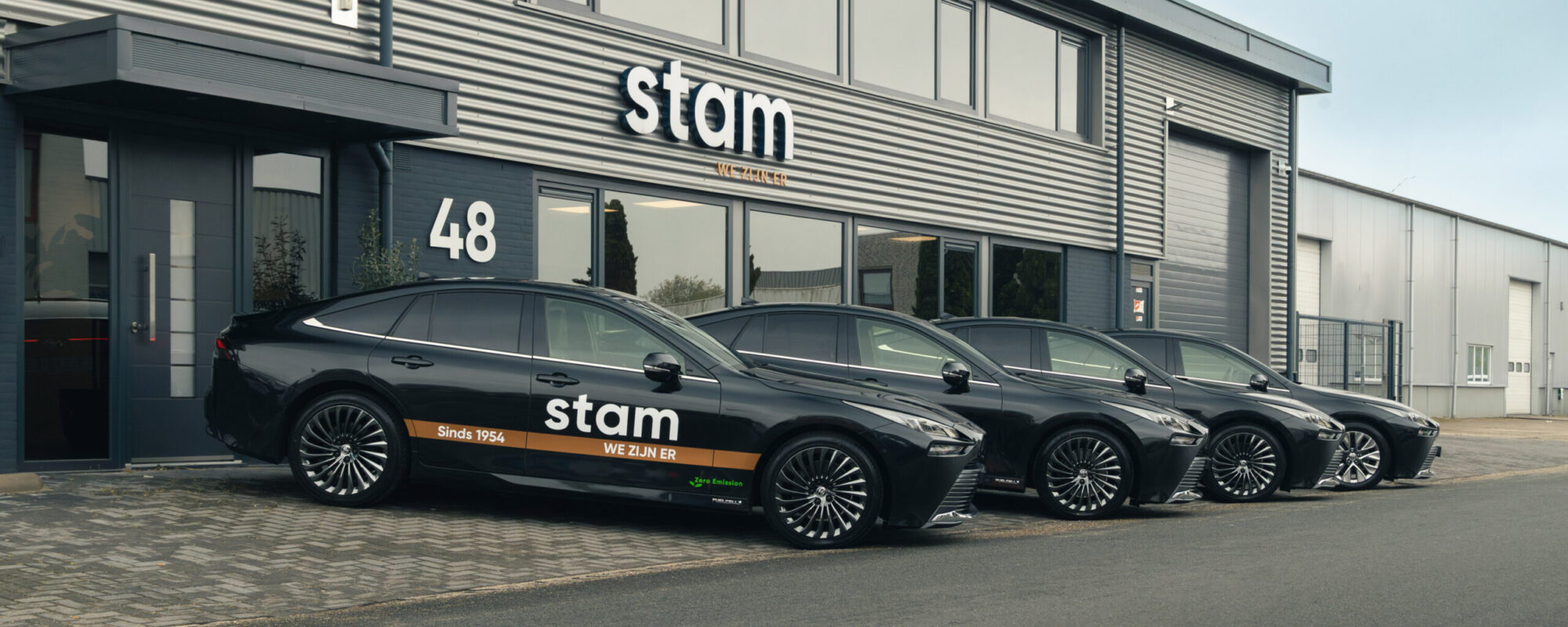 Taxi Stam innoveert en verduurzaamt met inzet waterstof-elektrische Toyota Mirai in regio Drechtsteden