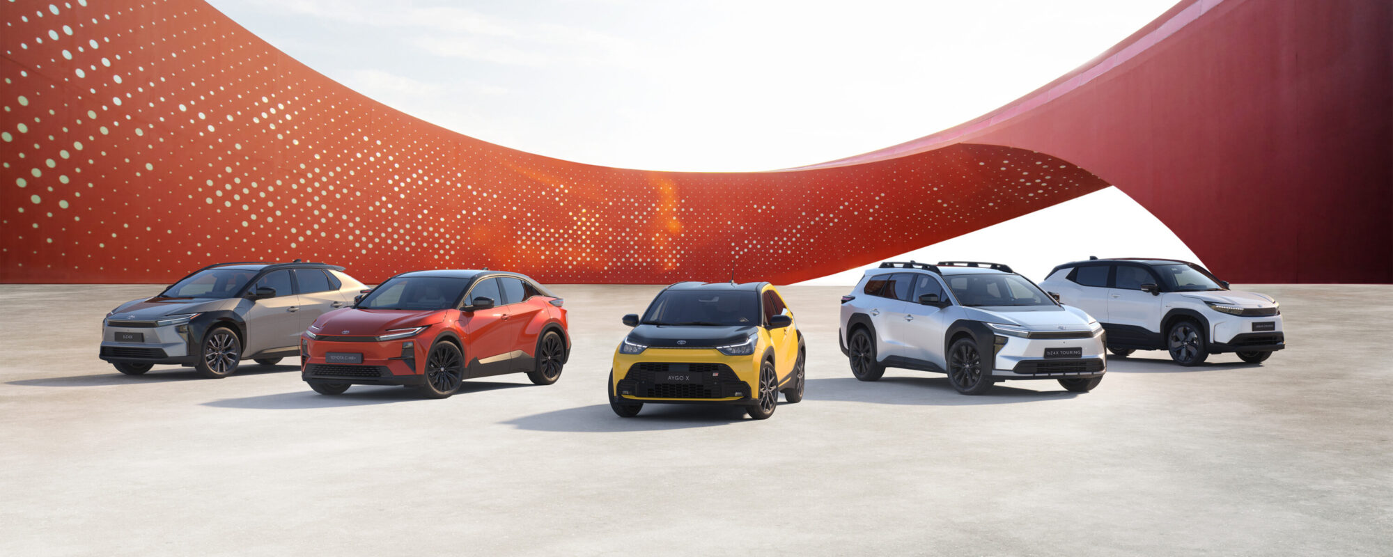 Toyota sluit eerste halfjaar 2026 sterk af: eerste plaats in juni en succes voor Toyota C-HR+ en Aygo X