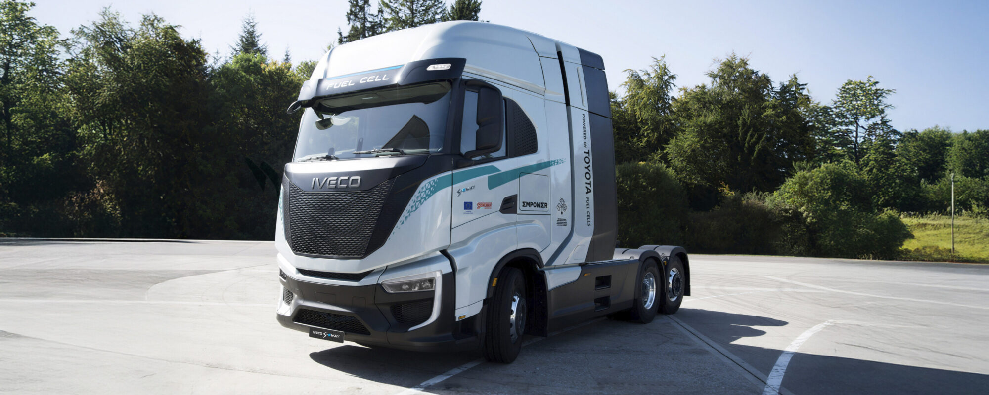 Toyota en IVECO bundelen krachten voor volgende generatie zware waterstoftrucks binnen Europees EMPOWER-project